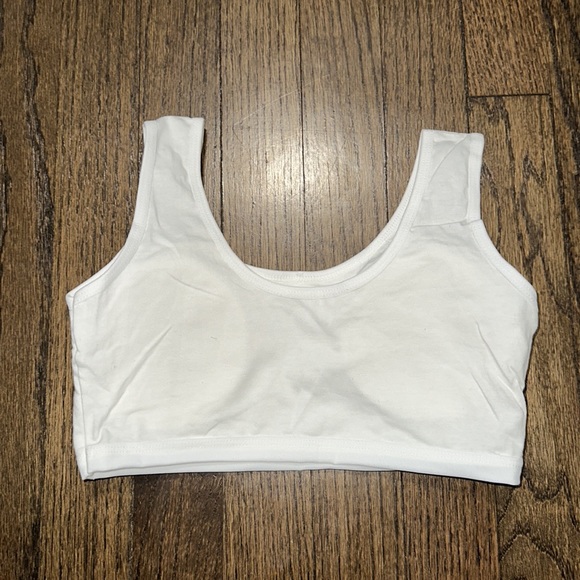 New Youths White Stretchable Sports Bra With Removable Pads Size Medium - Picture 2 of 7